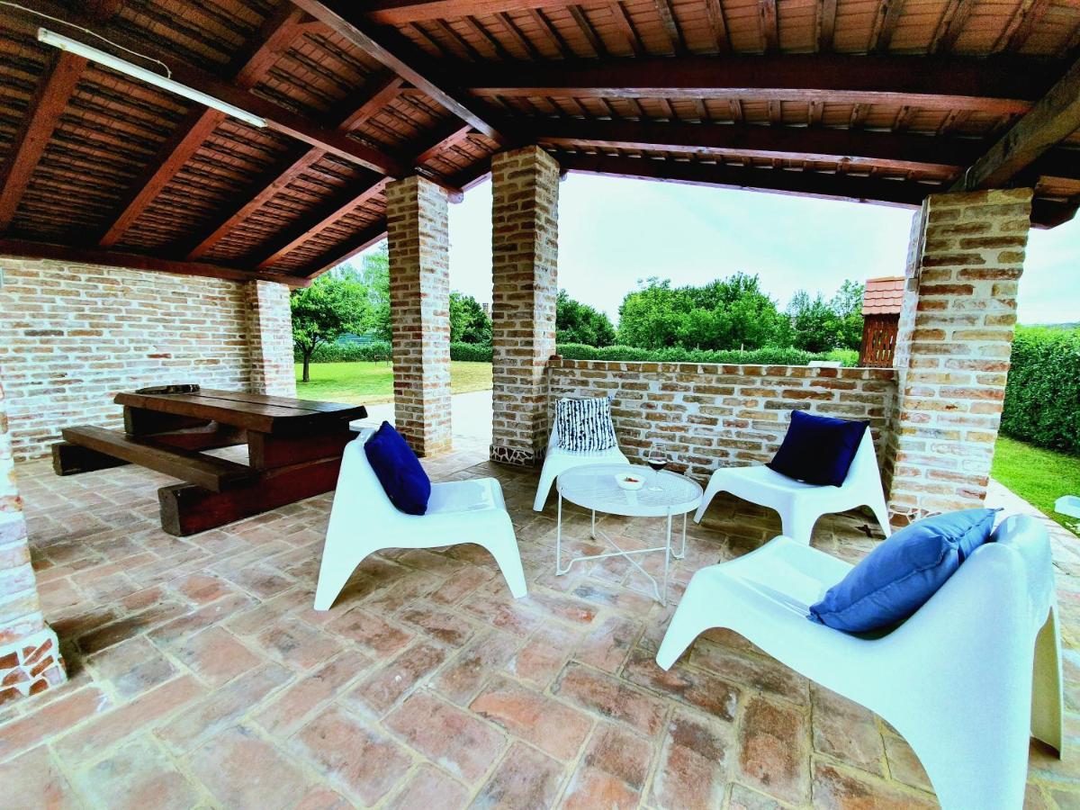 Villa Mons Aureus Popovac ภายนอก รูปภาพ