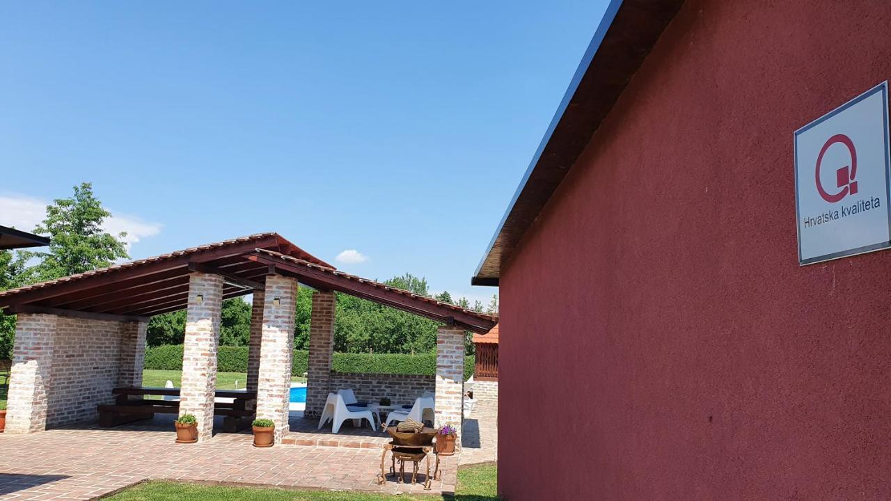 Villa Mons Aureus Popovac ภายนอก รูปภาพ