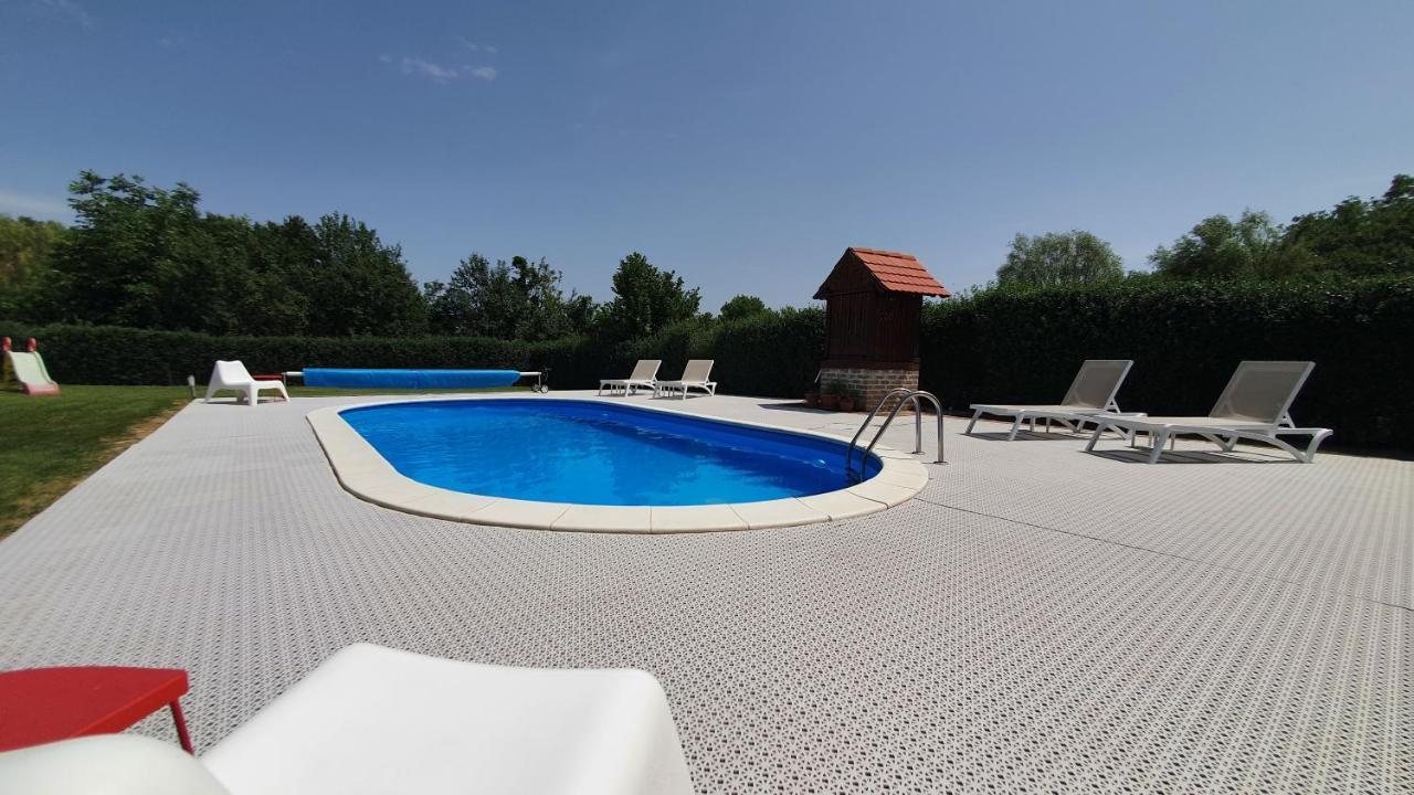 Villa Mons Aureus Popovac ภายนอก รูปภาพ