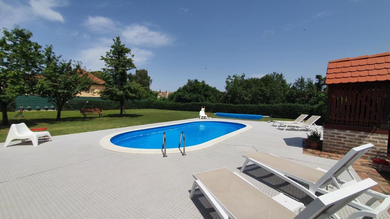 Villa Mons Aureus Popovac ภายนอก รูปภาพ